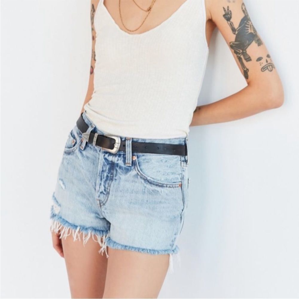 Levi's 501 Cut Off Women's Short Button Fly Frayed Distressed in Waveline Sz 27 - Picture 4 of 13